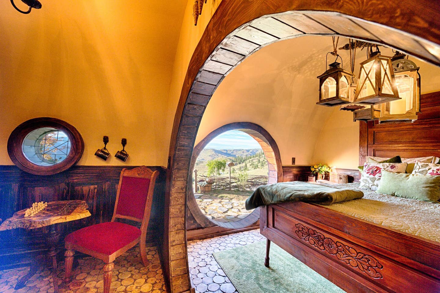 Hobbit and Lord of the Rings Airbnb homes and houses in the USA round door entrance bedroom 