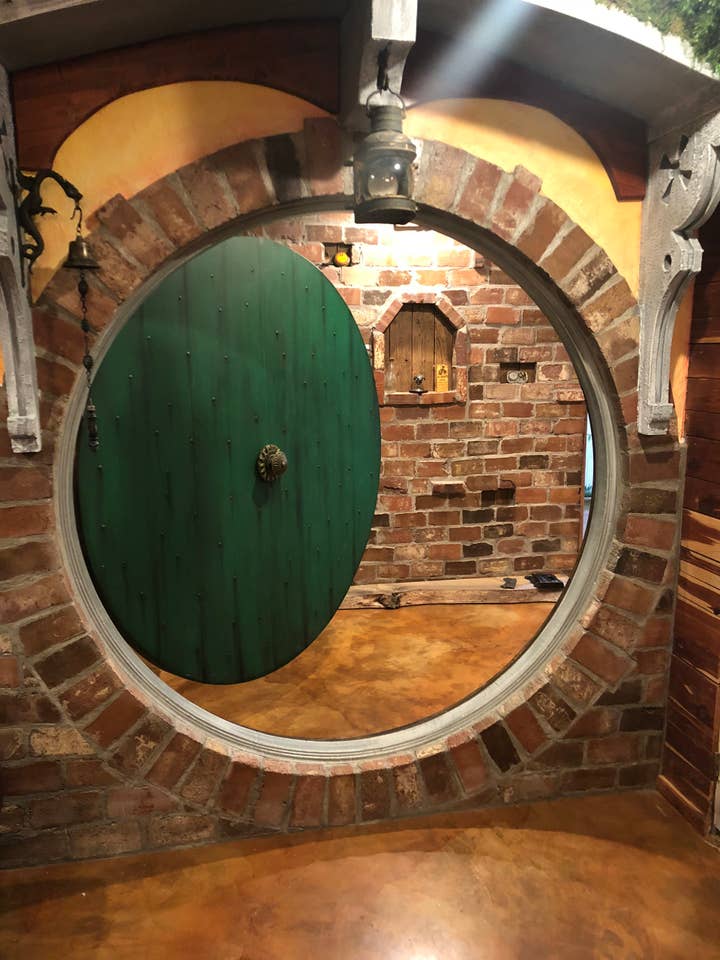 Hobbit and Lord of the Rings Airbnb homes and houses in the USA Arkansas private basement