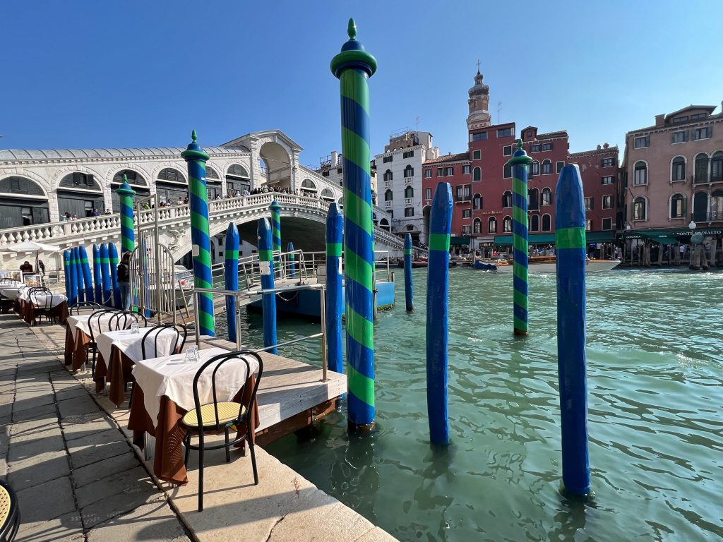 Venice tables seating Rialto bridge